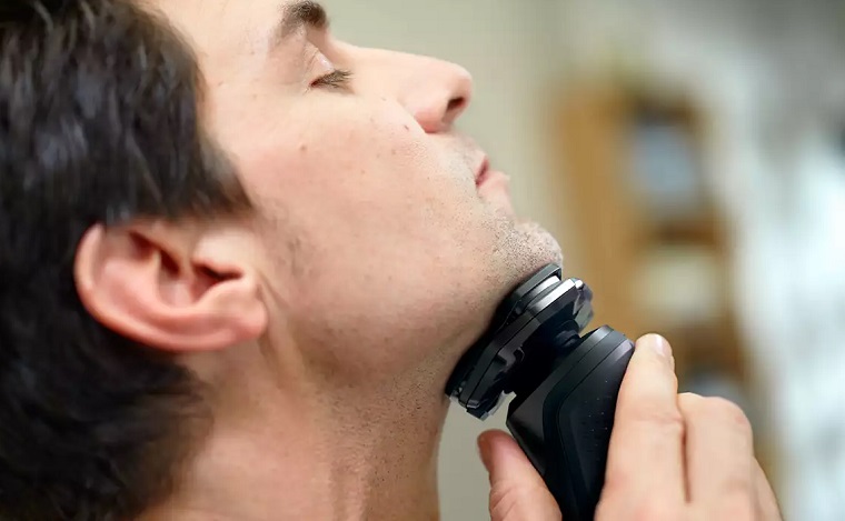 shaving face hair with series 5000